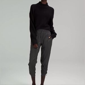 LULULEMON Dance Studio Mid-Rise Cropped Athletic Pant Women’s Size 10